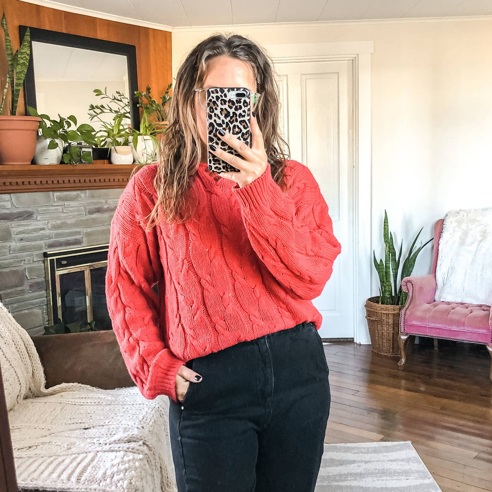 VINTAGE HUNTERS RUN | Women's Large Red Chunky Cable Knit Henley Sweater